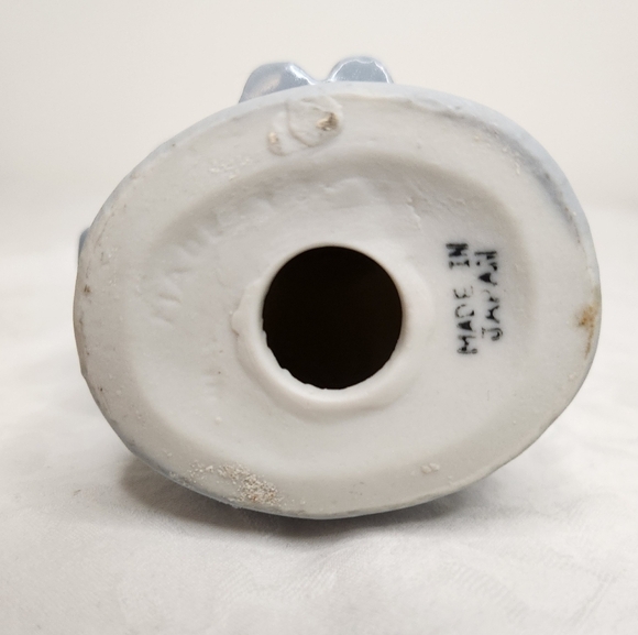 Dutch Girl Porcelain Figurine - Picture 5 of 7